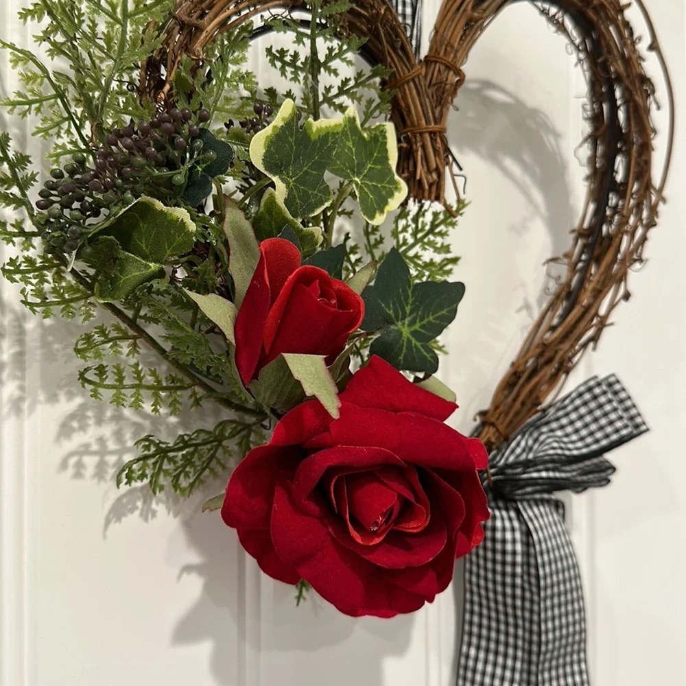 NWOT Valentine’s Day Heart Wreath
